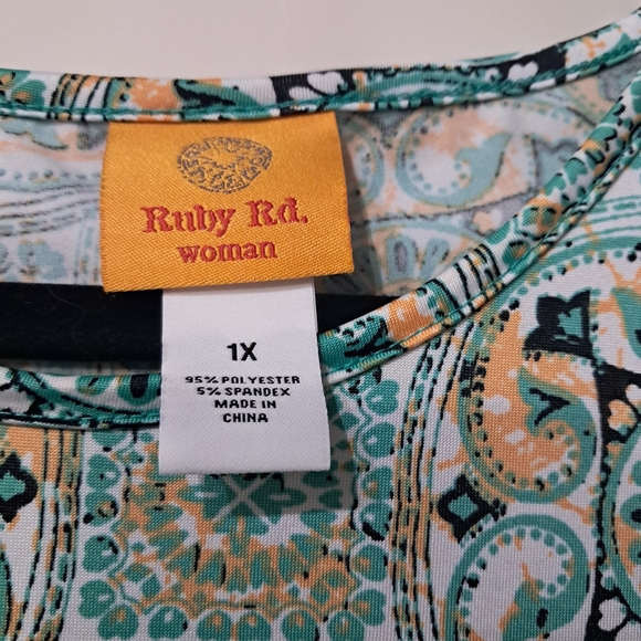 Plus Size Women's Patterned Tops - Multicolor Size 1X. Bundle Of 4. - Picture 10 of 12